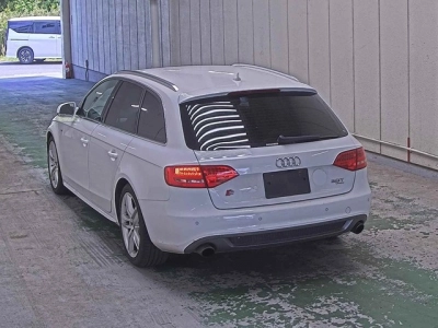 AUDI A4 AVANTE