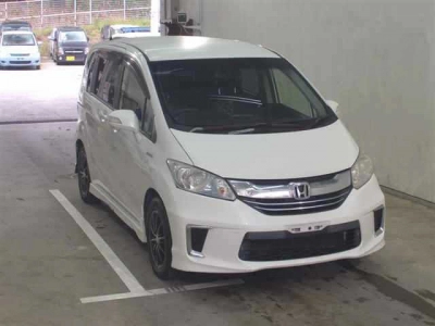 HONDA FREED HYBRID