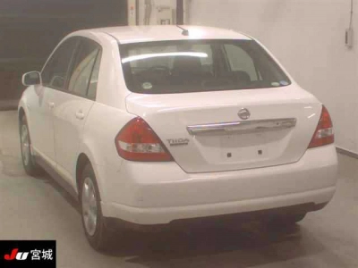 NISSAN TIIDA LATIO