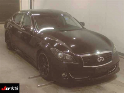 NISSAN FUGA