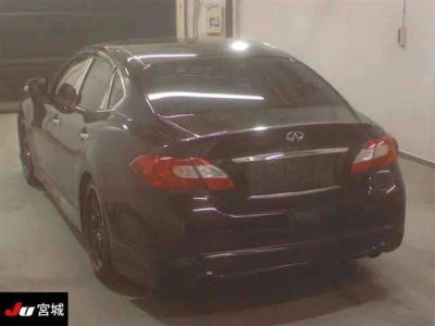 NISSAN FUGA