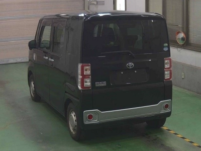 TOYOTA PIXIS MEGA