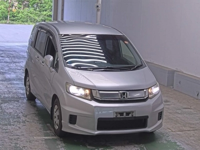 HONDA FREED SPIKE