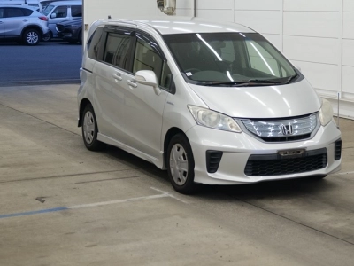 HONDA FREED HYBRID