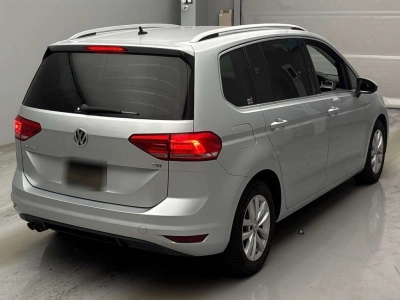 VOLKSWAGEN GOLF TOURAN