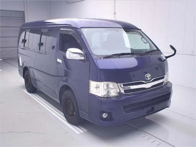 TOYOTA HIACE
