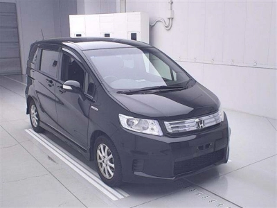 HONDA FREED SPIKE