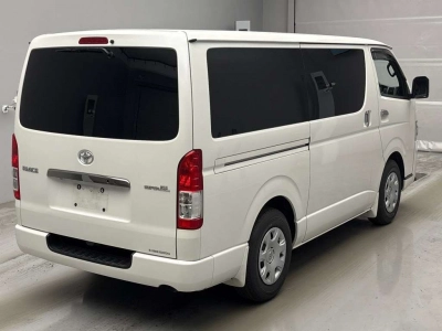 TOYOTA HIACE VAN
