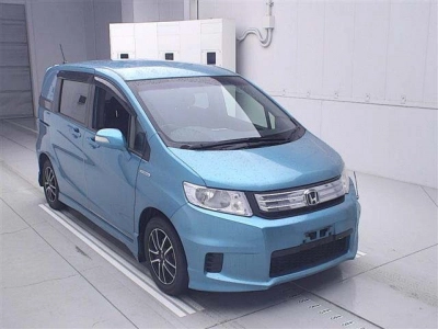 HONDA FREED SPIKE