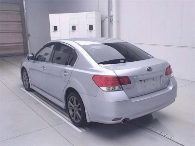 SUBARU LEGACY B4