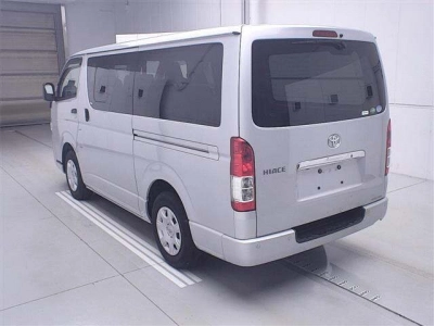 TOYOTA HIACE