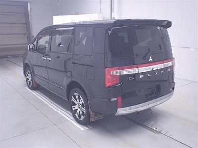 MITSUBISHI DELICA D:5