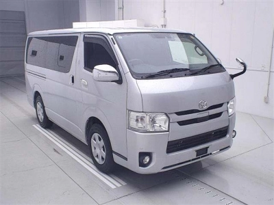 TOYOTA HIACE