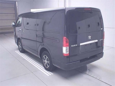TOYOTA HIACE