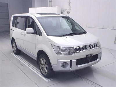 MITSUBISHI DELICA D:5