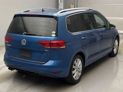 VOLKSWAGEN GOLF TOURAN