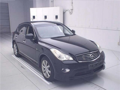 NISSAN SKYLINE CROSSOVER