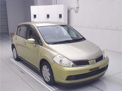 NISSAN TIIDA
