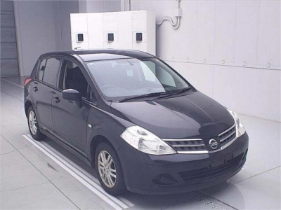 NISSAN TIIDA