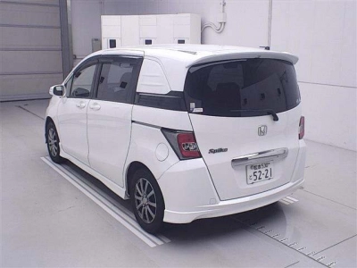 HONDA FREED SPIKE