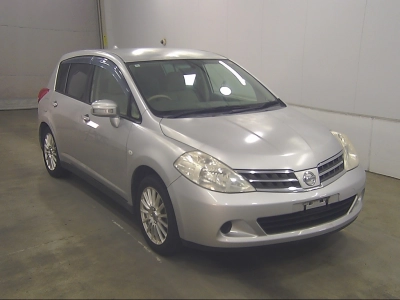 NISSAN TIIDA