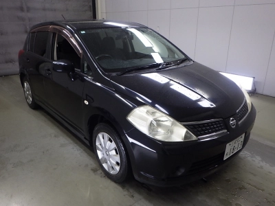 NISSAN TIIDA