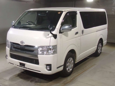 TOYOTA HIACE VAN