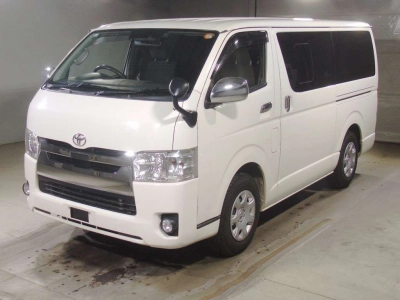 TOYOTA HIACE VAN