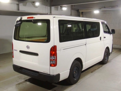 TOYOTA HIACE VAN