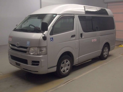 TOYOTA REGIUS VAN