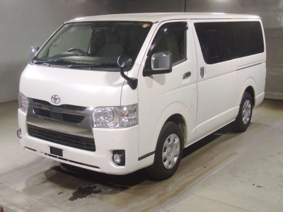 TOYOTA HIACE VAN