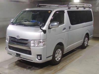 TOYOTA HIACE VAN