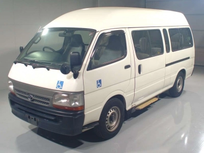 TOYOTA HIACE COMMUTER