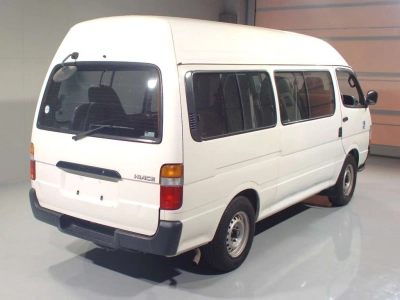 TOYOTA HIACE COMMUTER