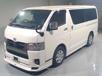 TOYOTA HIACE VAN