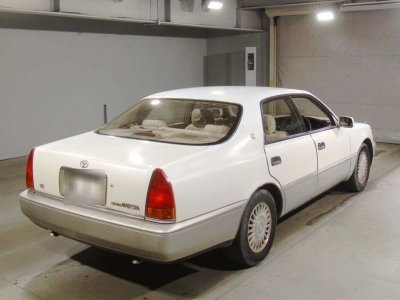 TOYOTA CROWN MAJESTA