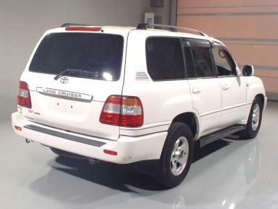 TOYOTA LAND CRUISER 100