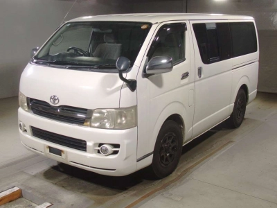 TOYOTA HIACE VAN