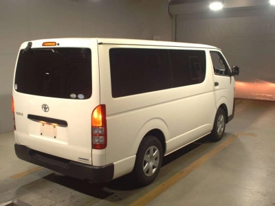 TOYOTA HIACE VAN