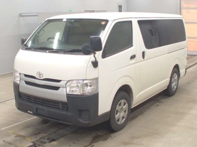 TOYOTA HIACE VAN