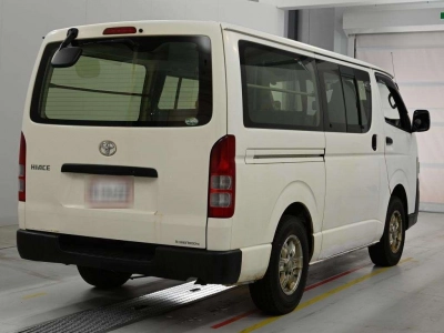 TOYOTA HIACE VAN