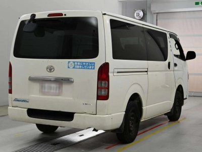 TOYOTA HIACE VAN