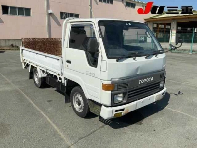 TOYOTA HIACE TRUCK