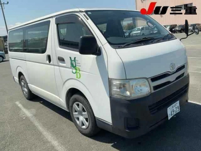 TOYOTA HIACE VAN
