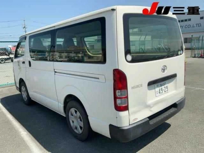 TOYOTA HIACE VAN