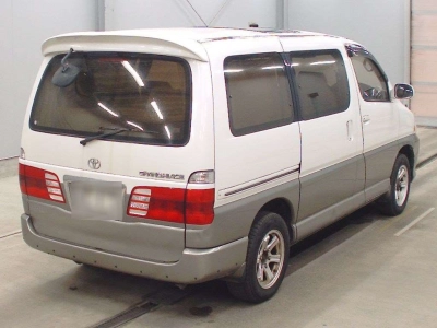 TOYOTA GRAND HIACE