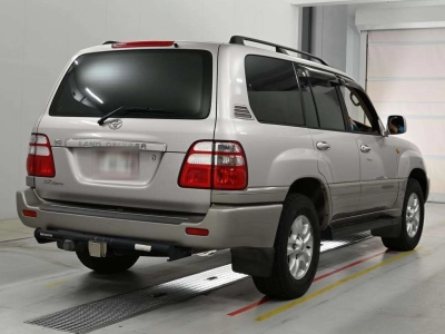 TOYOTA LAND CRUISER 100