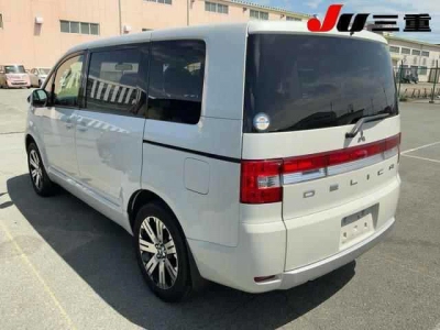 MITSUBISHI DELICA D:5