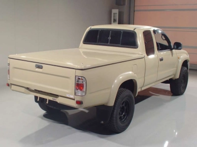 TOYOTA HILUX SPORTS PICK UP