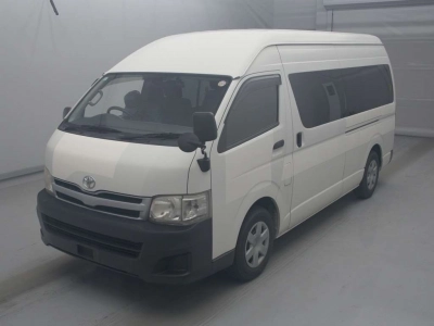 TOYOTA HIACE COMMUTER
